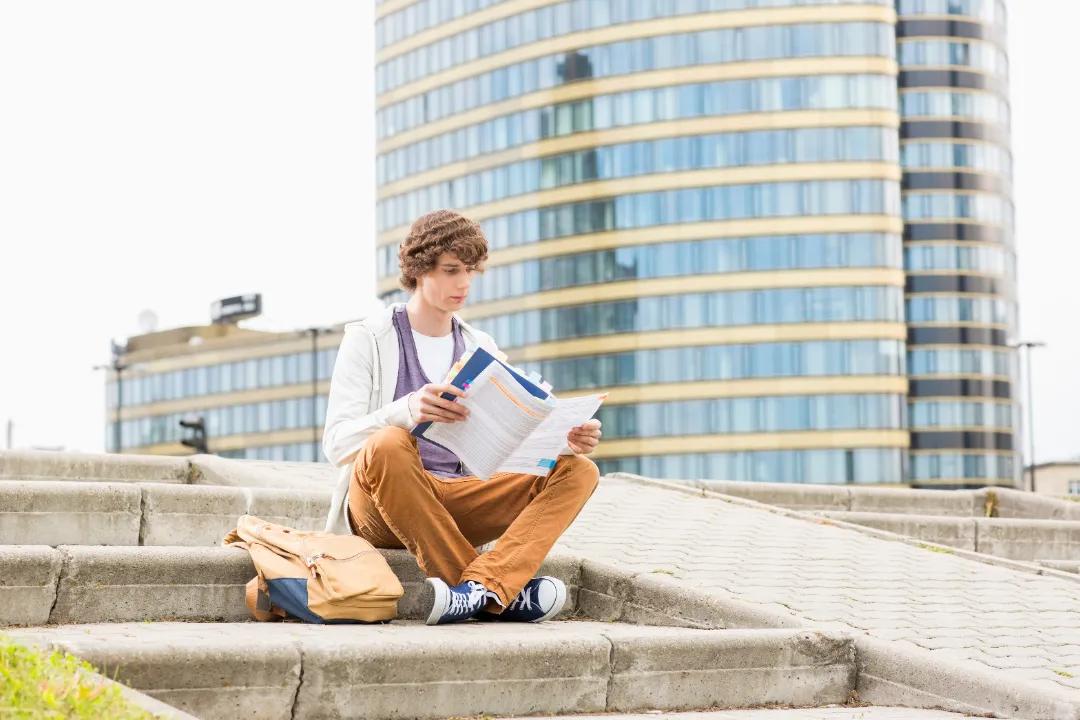 师友会案例拆解|初三男生一上学就头疼胃不舒服的心理辅导案例