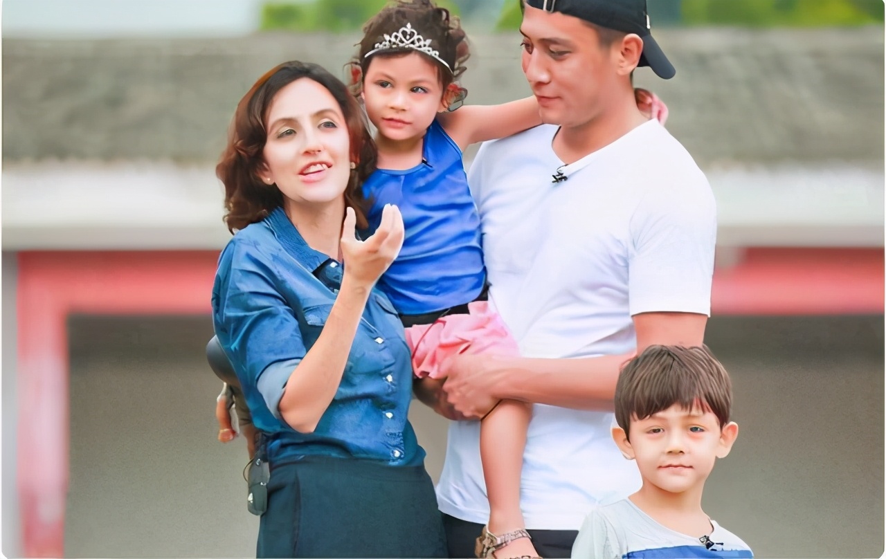 刘烨混血儿女变化大，儿子帅气女儿腼腆，法国妻子傲娇美丽似贵族