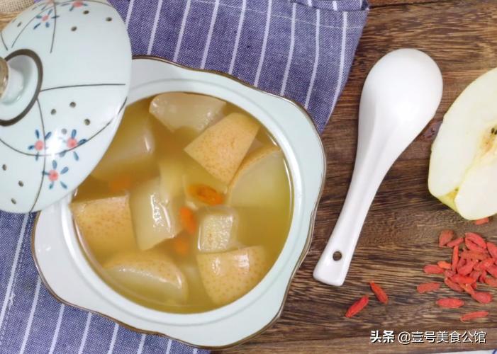 百合莲子川贝雪梨汤的功效与作用,百合川贝雪梨汤哪个时间喝最适合