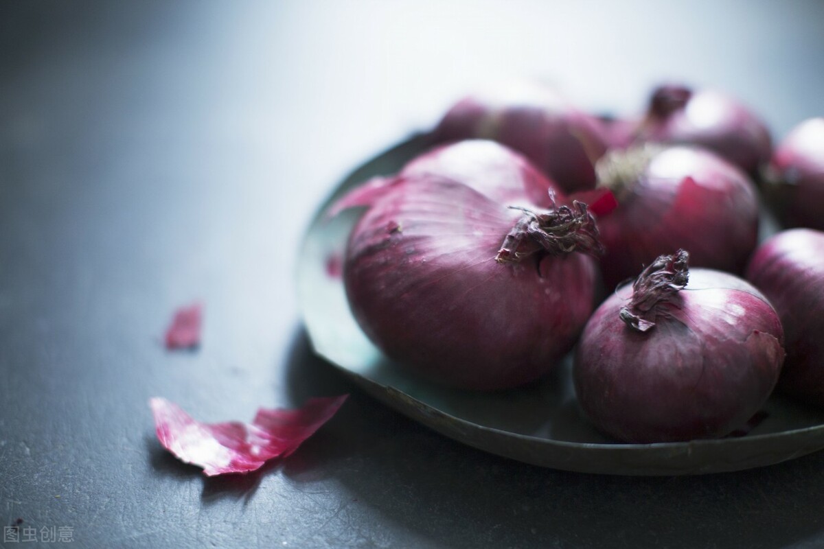 保存洋葱有诀窍，记住3个步骤，洋葱长时间新鲜，炒出来更好吃