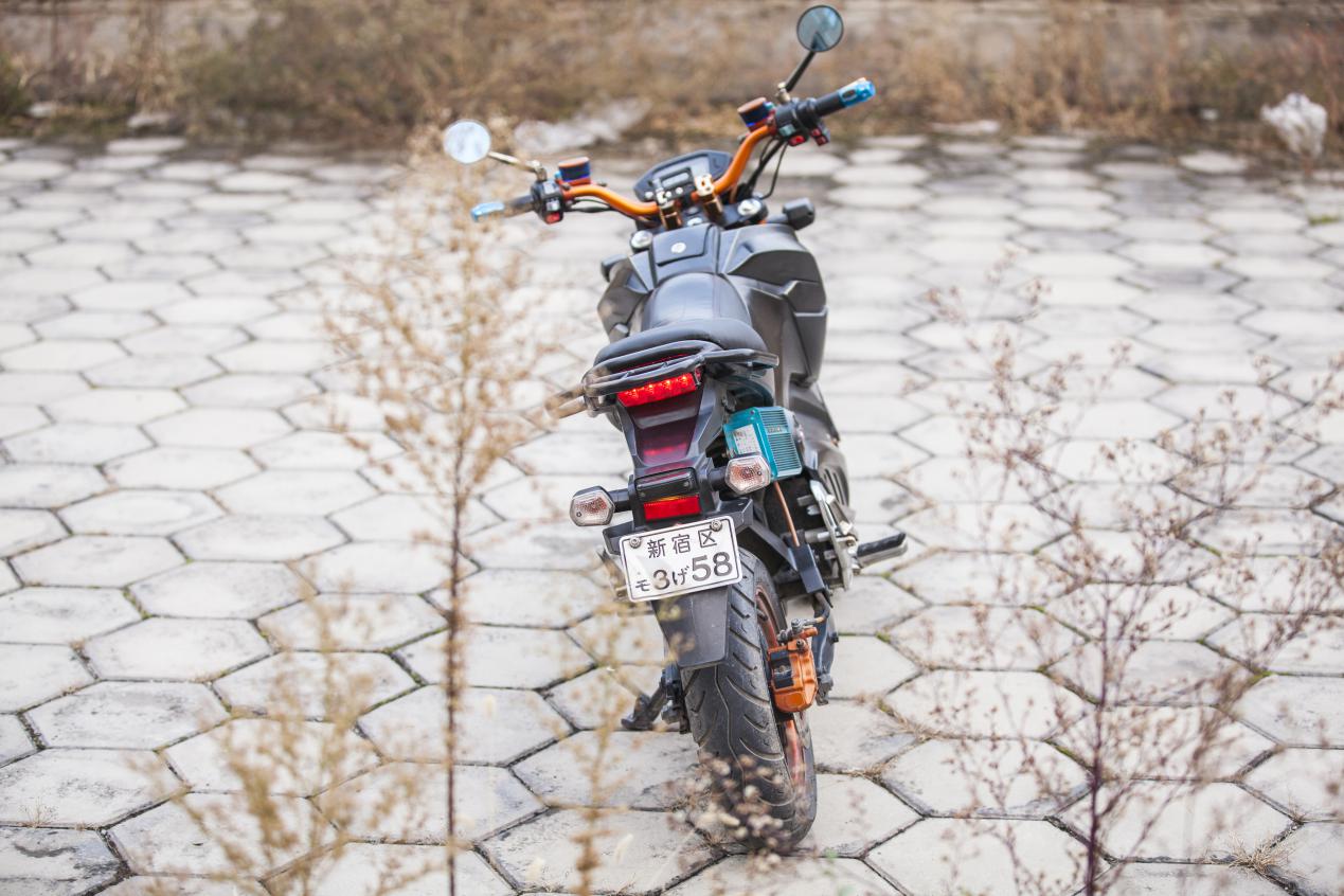 孤独夜里男孩的唯一陪伴，小厂电摩也有的情怀槽车详聊小猴m3！