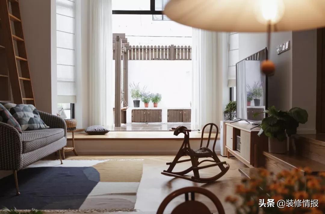 她买下32㎡上海老旧学区房,为女儿打造小桃园还有20㎡舒适大庭院