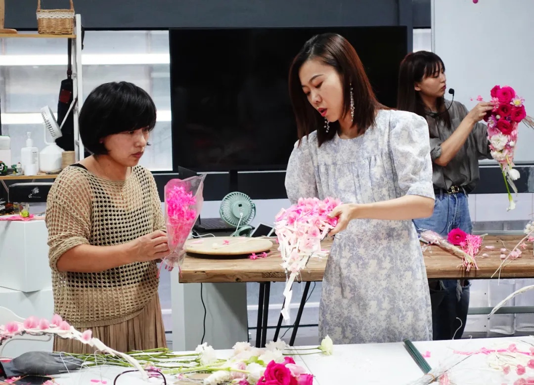 到云南，走出一条「花路」