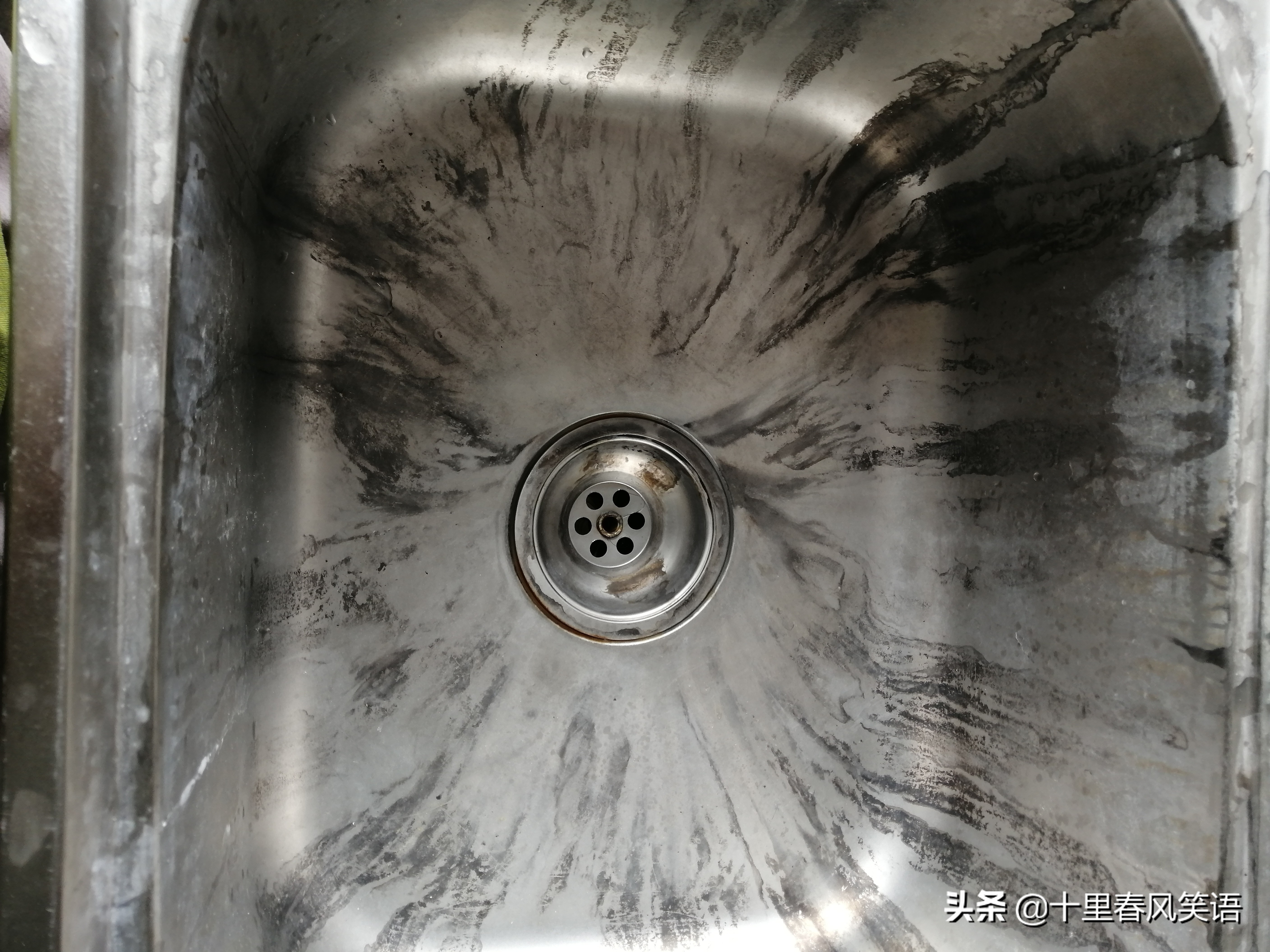 不锈钢用洁厕灵洗黑了怎么解决,把洁厕灵倒进淋浴器里