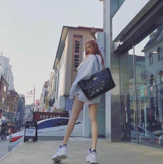 泫雅迷人瞬间,泫雅穿搭毛边短裤