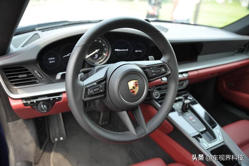 黑科技加持，亮点太多！实拍全新保时捷911