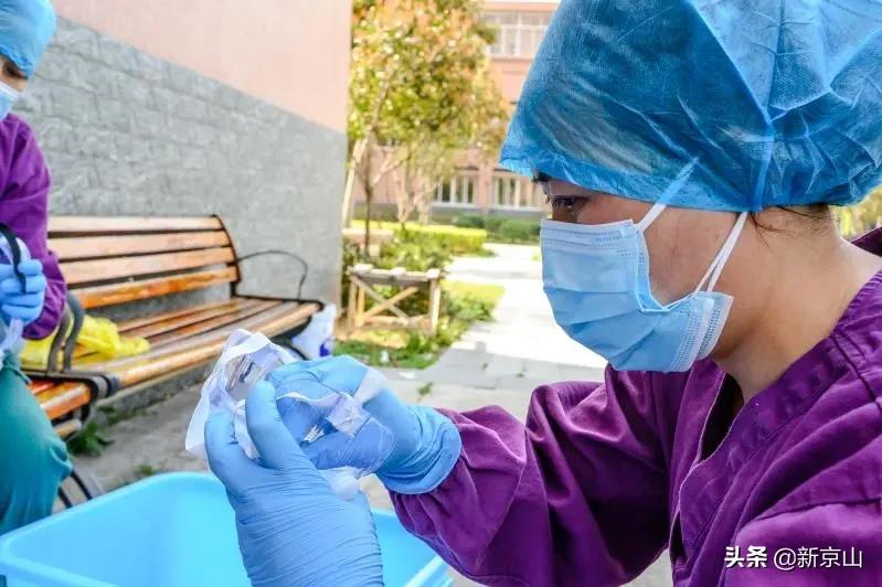 致敬这次抗击疫情所有的前线人员,致敬每一位在前线抗疫的人员