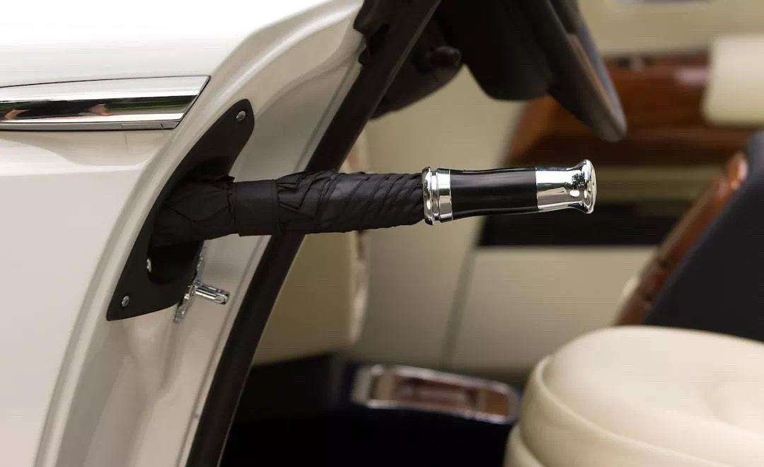 劳斯莱斯一把伞值十万块钱吗,劳斯莱斯的雨伞能卖钱吗