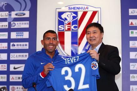 差距！申花8年队史功勋终老蓝魔，中超第一白眼狼如同苍蝇一样