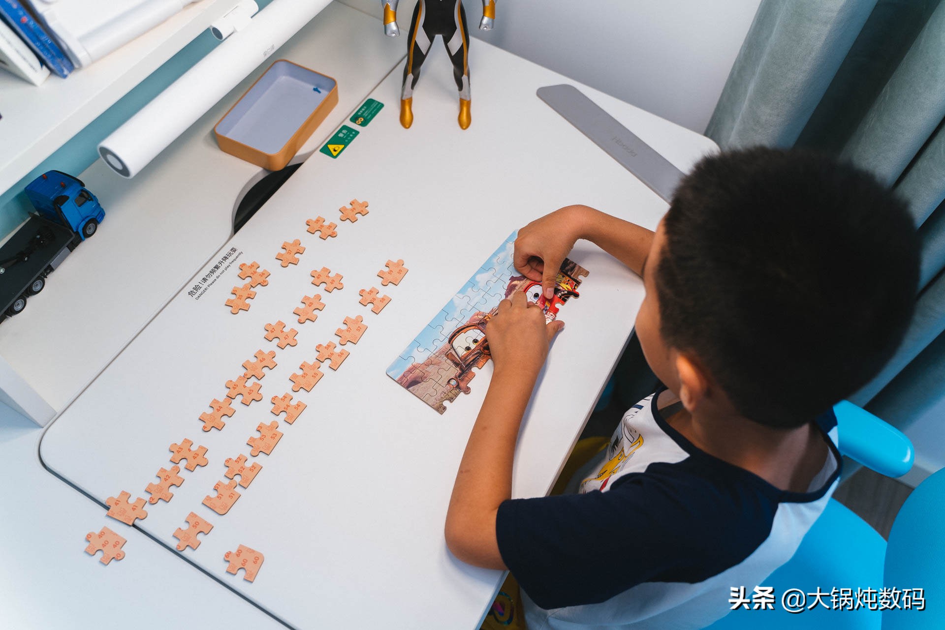 黑白调儿童学习桌星空款,儿童学习桌到底是不是智商税