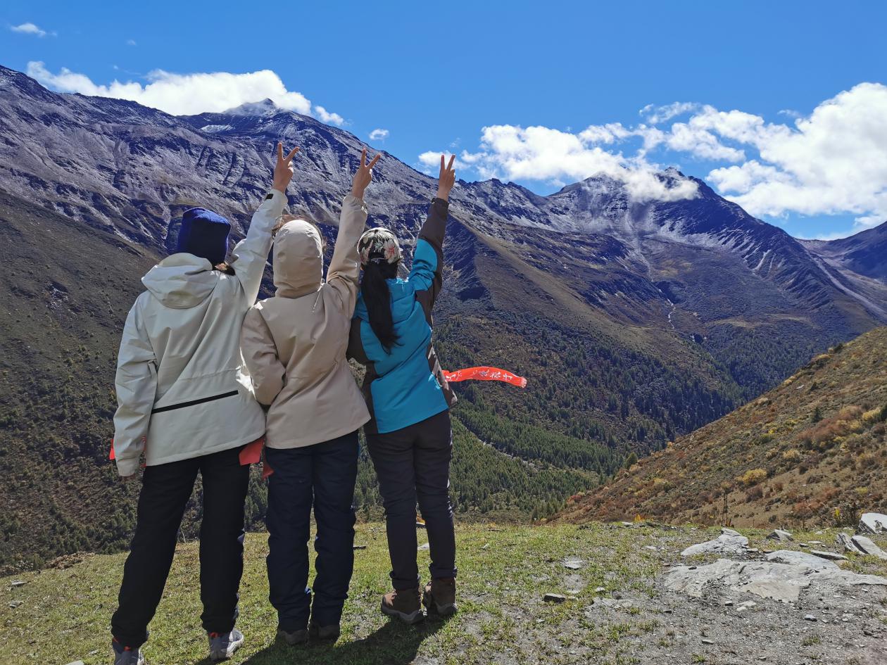 四姑娘山大峰登顶感受,四姑娘山二峰绝望坡有绳索吗