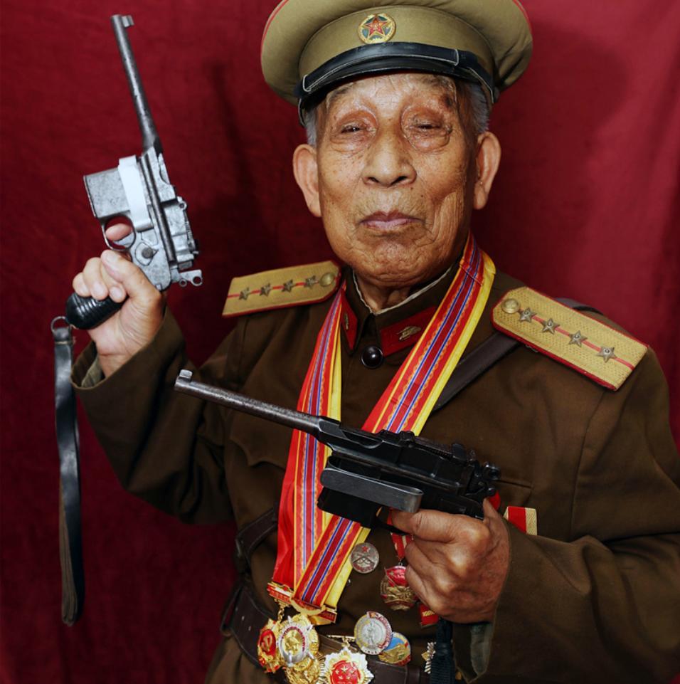 山东96岁老兵滕西远：合法持枪70多年，政府颁发持枪证，为何？