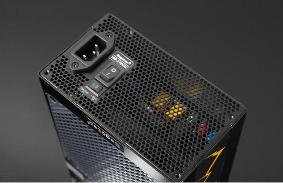 鑫谷750w电源带得动3080吗,鑫谷klm750g白色