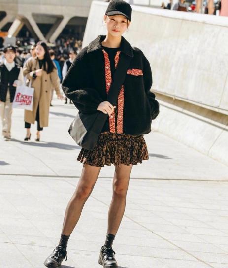 韩流风又起来了，短款夹克+卷边牛仔裤，帅气得不行，第5套更好看