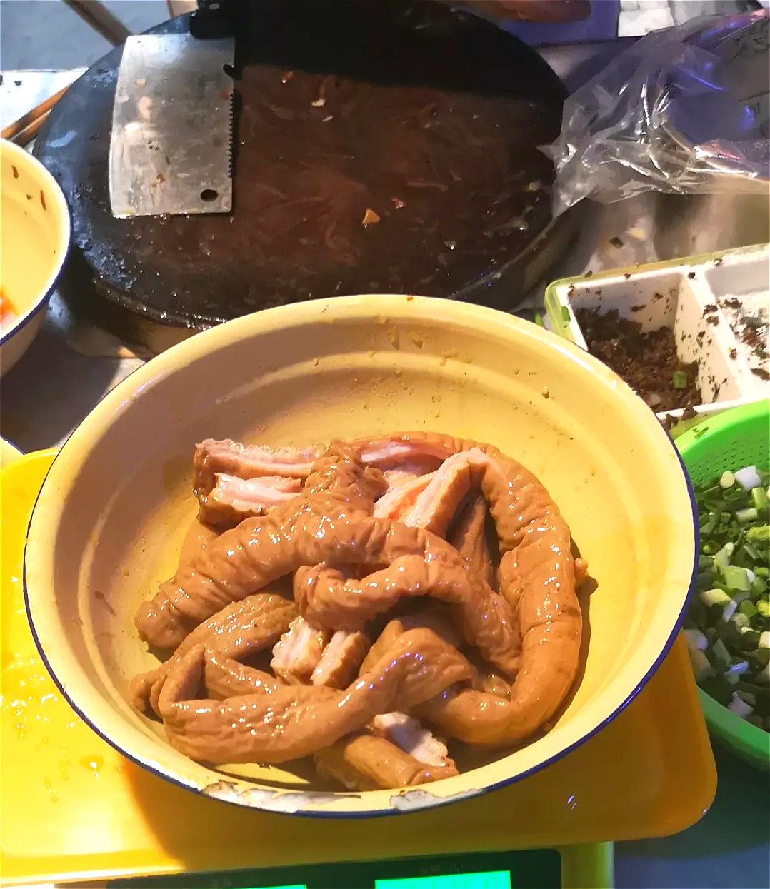 几十年的老字号卤菜,成都卖得最火爆的卤肥肠