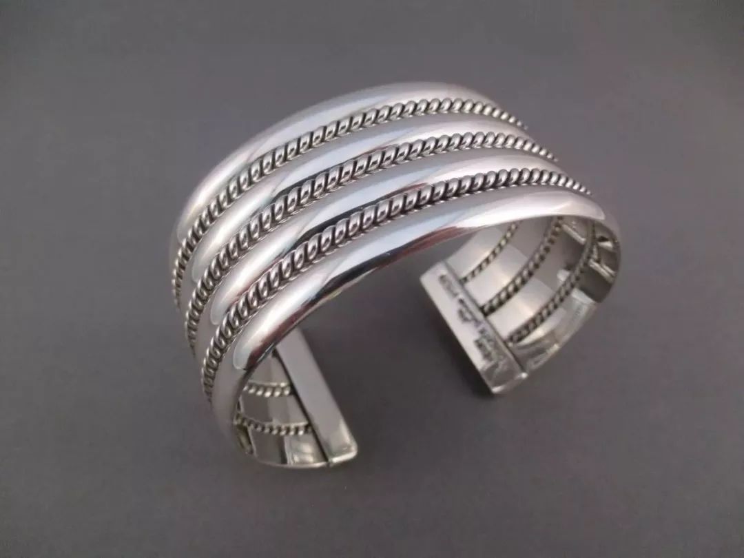 本命年右手戴什么水晶,本命年要戴什么在手上