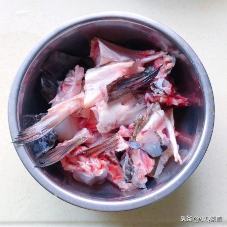 干锅鱼头家常做法简单又好吃,干锅鱼头的做法大全图解窍门