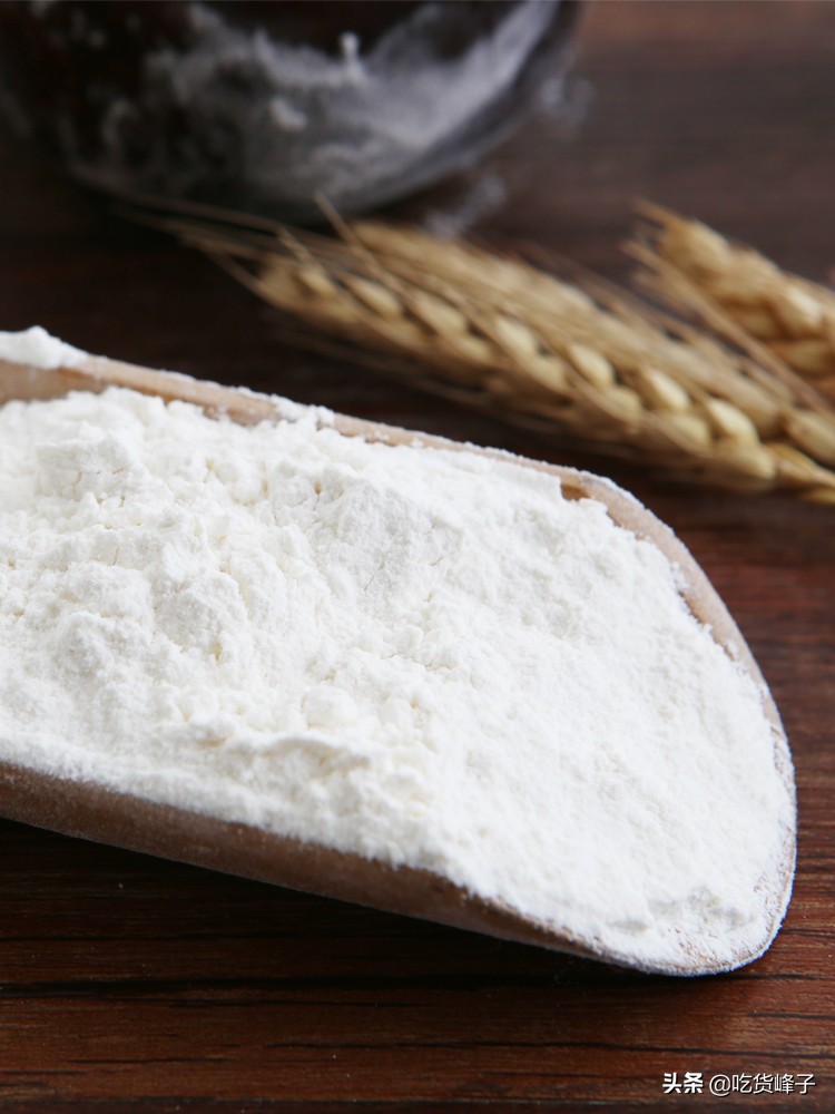 买面粉时，居然分高筋、中筋和低筋面粉，千万别买错，买错口感差