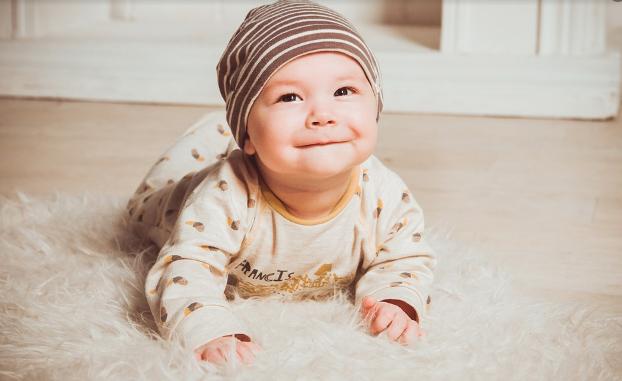 宝宝老是用头撞爸爸妈妈怎么回事,宝宝经常头撞墙壁是怎么回事