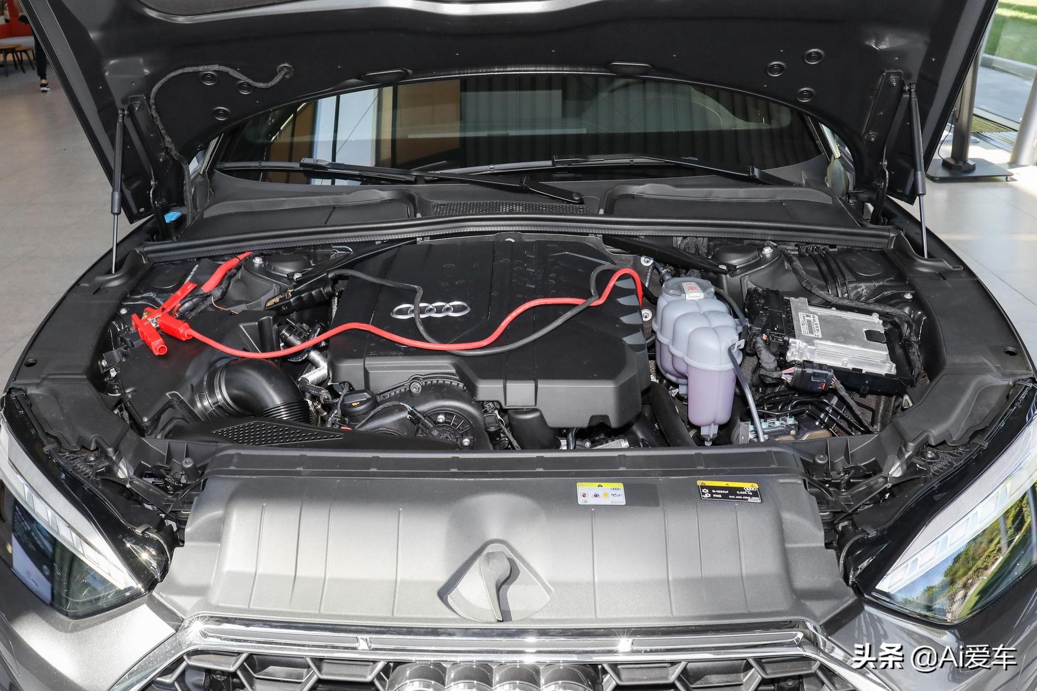 2门4座硬顶进口轿跑，大排量油耗6.4L，原装豪华品牌，实拍奥迪A5