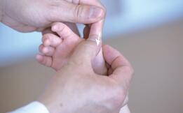 宝宝打嗝儿，亲手推拿宽胸理气、降逆止呃疗效好