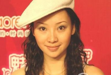 怎么将齐刘海弄成唐嫣那样的刘海,孙俪短发刘海修剪教程