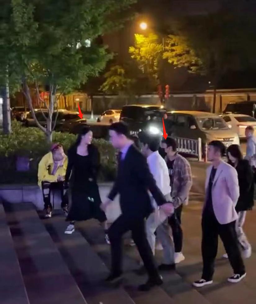 王思聪与酒吧网红,王思聪夜店买醉又换网红女友了吗