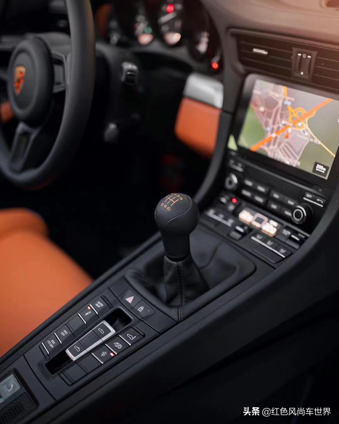 保时捷911turbos硬顶敞篷版街拍,保时捷911跑车传奇展闪耀登场