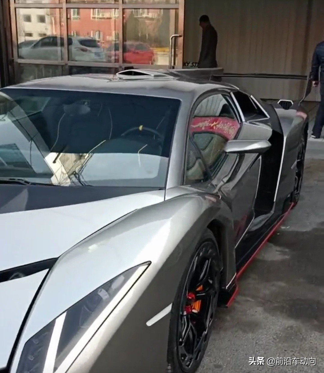 兰博基尼的毒药的英文名是什么,兰博基尼毒药venenoroadster敞篷