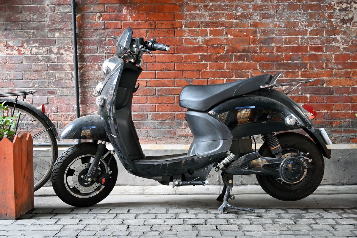 锂电电动车与铅酸电动车哪个好,铅酸电动车好还是锂电池的好