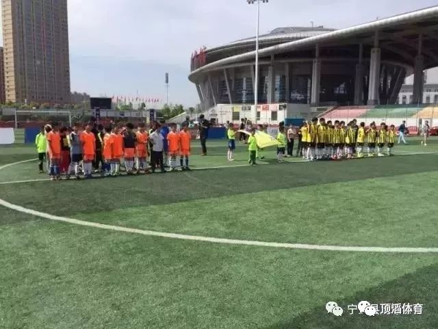 2022国际足坛发生的事,论中国足球的现状与未来论文