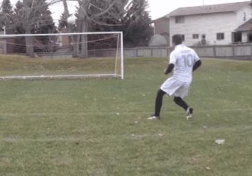 内脚背弧线球教程,怎么用内脚背发力