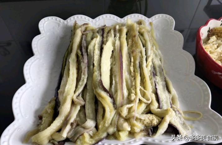 选购茄子有什么技巧和方法 (买茄子是轻的好还是重的好)