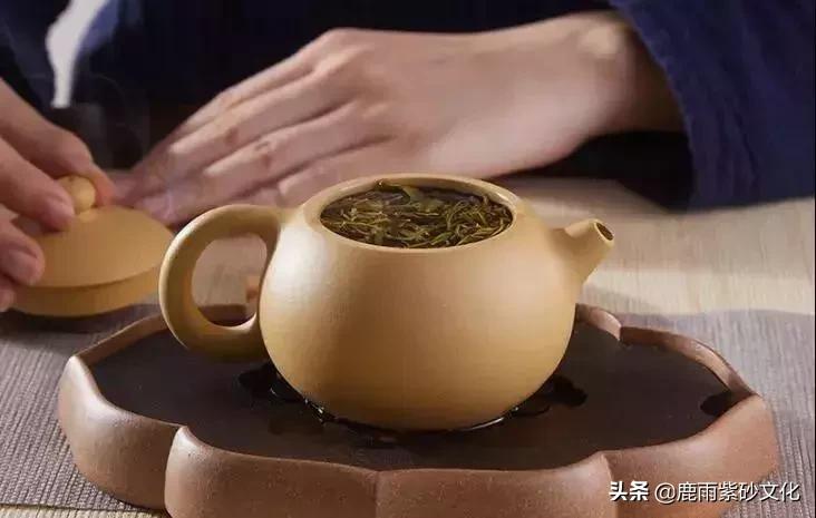 段泥紫砂壶变黑是怎么回事,段泥紫砂壶吐黑后还能用吗