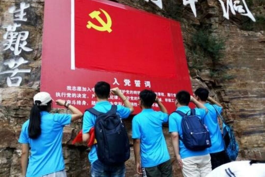 一般在大学入党辅导员会给谁,大学生入党支部书记和辅导员