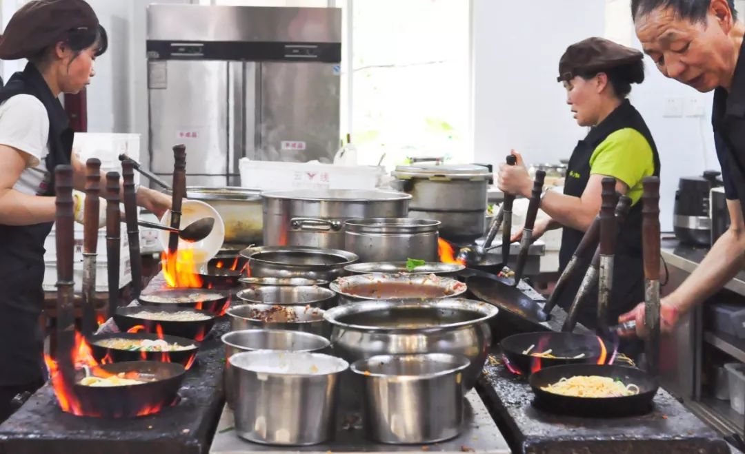 24小时丨吃饱喝足，我醉在了昆明的小夜风里