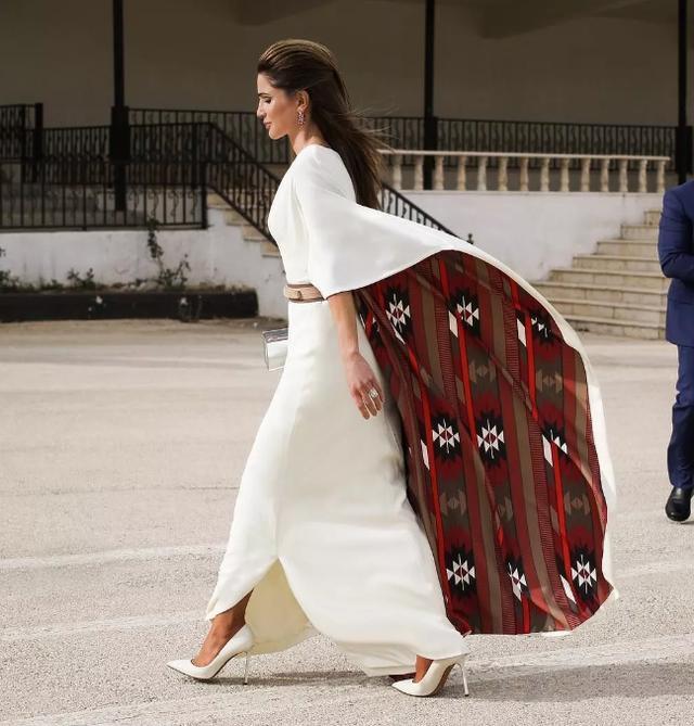 她是约旦王后，出身困苦难民之家，被称为“世界上最美丽的王后”