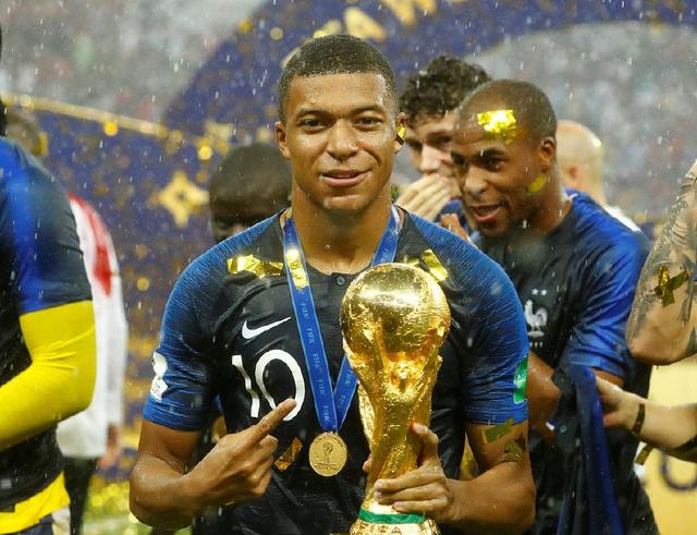 c罗7号和梅西10号,c罗和梅西各穿几号球衣