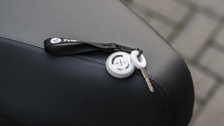 大灯炫酷有型,九号e100大灯效果