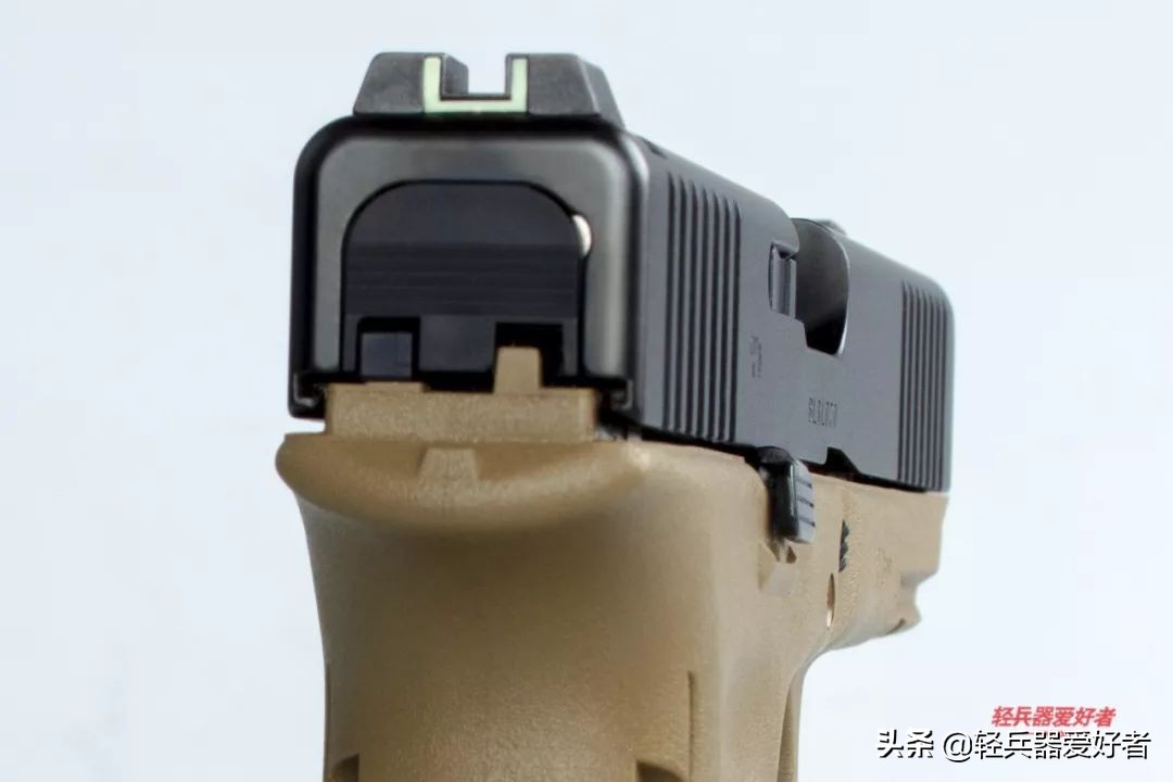 法军换装轻*器武**！GLOCK17手枪，SCAR*击狙**步枪成为新一代制式装备