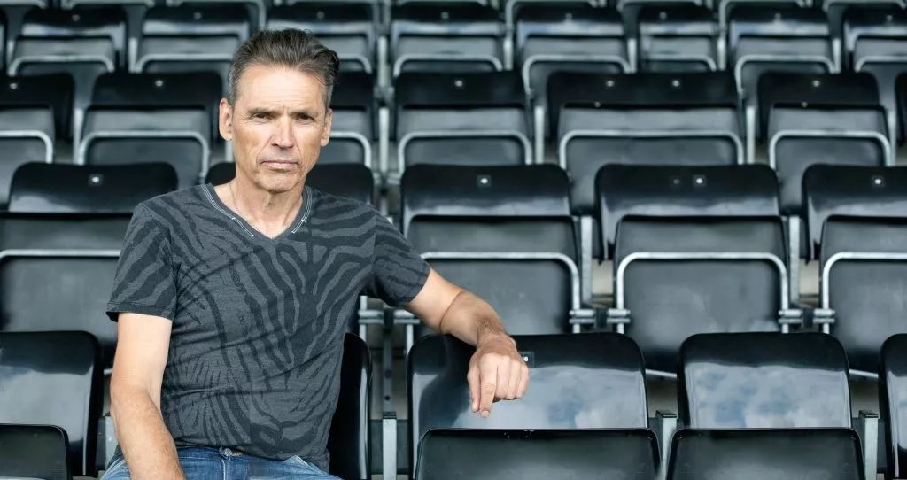 这么有钱还这么“抠”！素食43年的他究竟经历了什么？