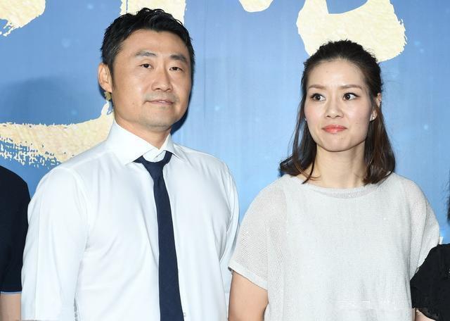 姜山表白被李娜吐槽,李娜说姜山脑壳被雷劈