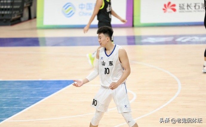 冲第一！先逆袭辽篮再擒河南，山东青年军锁定4强，收*战官**遇硬茬