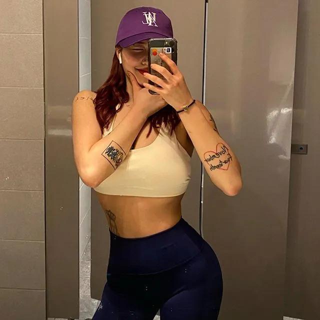 有纹身，爱穿刺，爱健身，这样的小姐姐你喜欢吗？