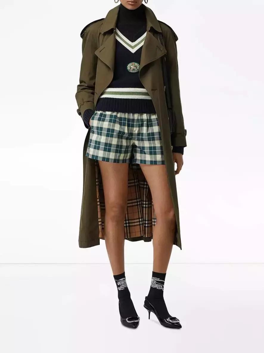 翻翻衣柜,整理衣柜翻到多年前穿的衣服