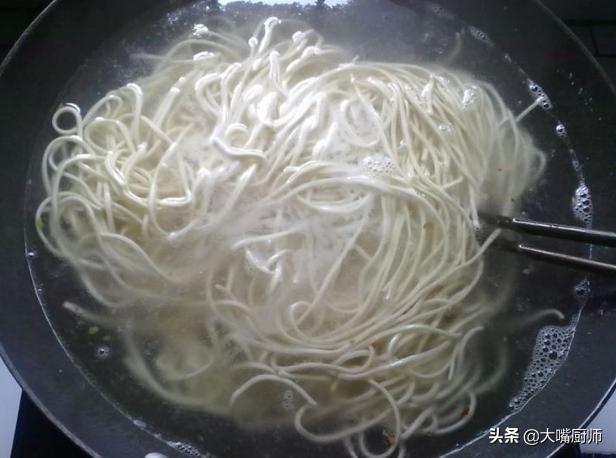 做凉面面条怎么做,做凉面怎么处理面条