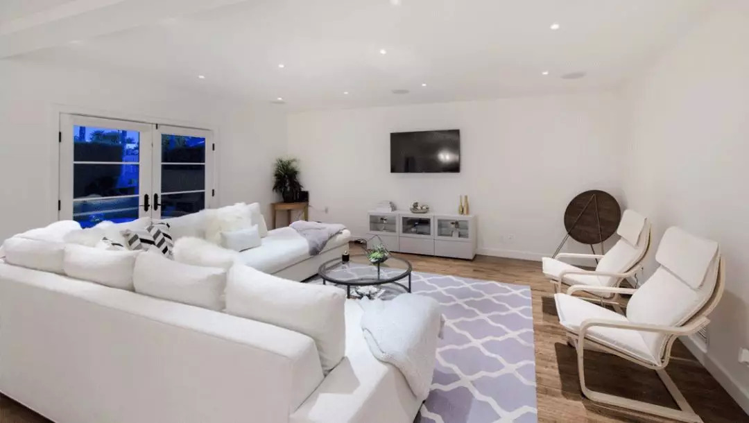 为什么rihanna那么火,rihanna副业赚多少钱