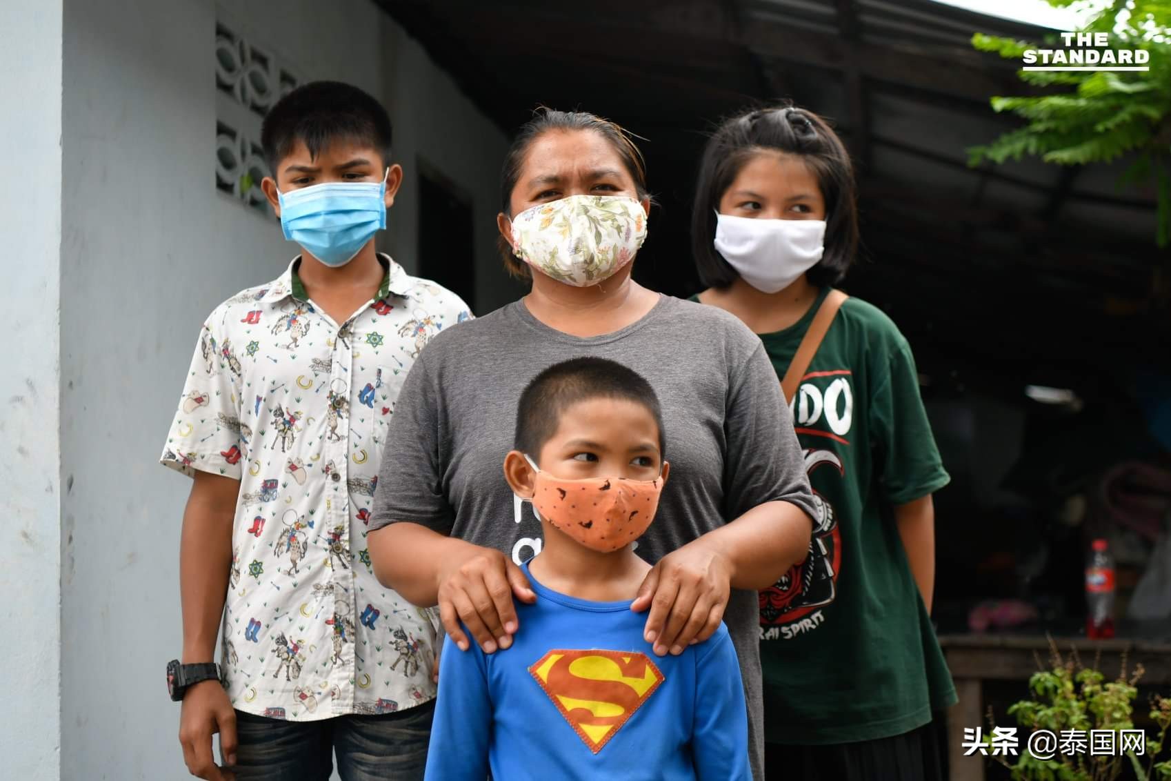 被解雇一家5口飘零生活泰国公交售票员终于有了新家