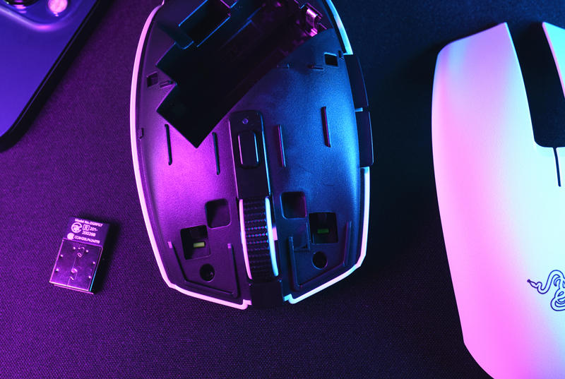 颜值高、还能打、抓着还舒服-雷蛇八岐大蛇V2游戏鼠标