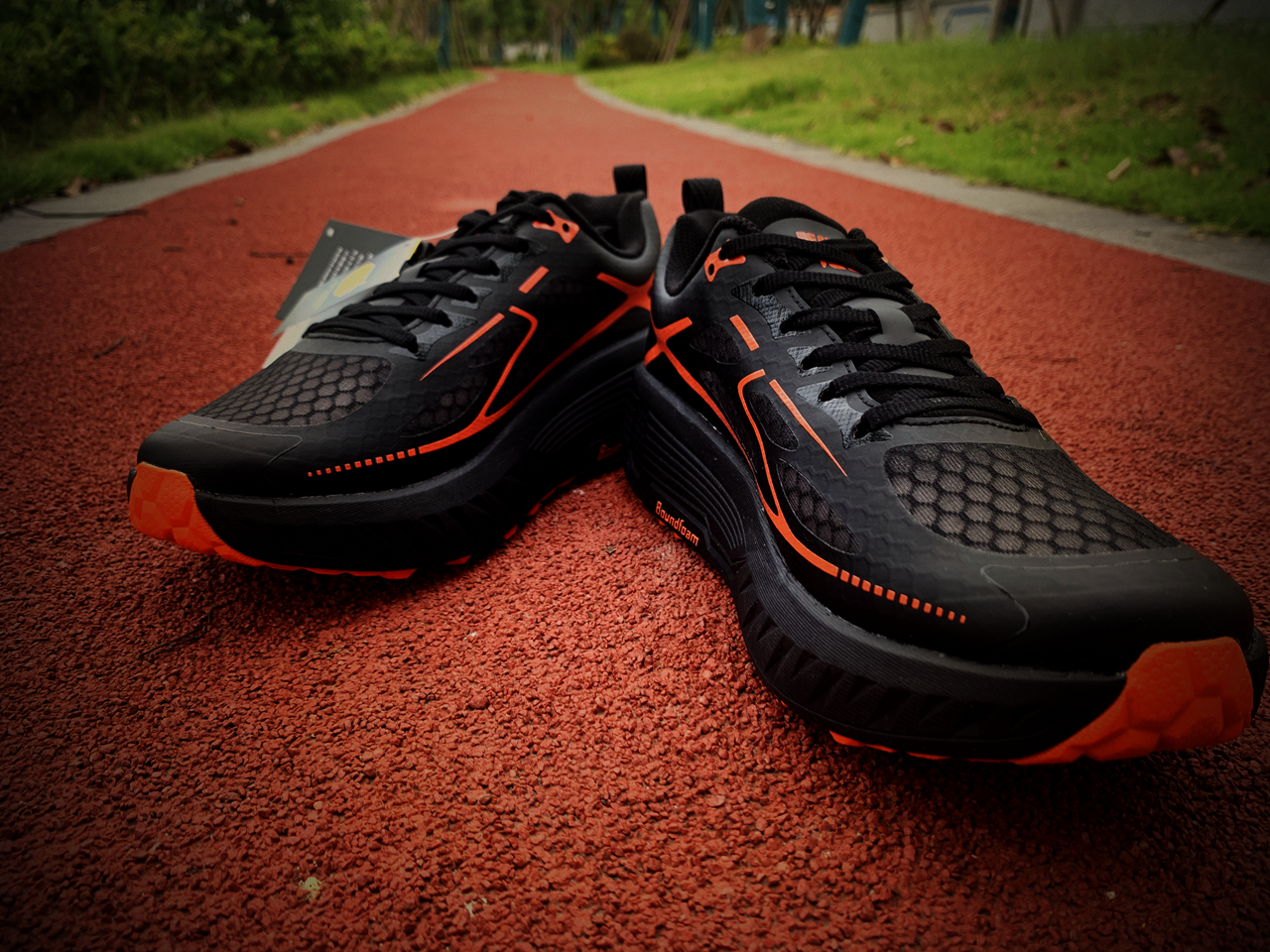 奔跑的Faith-咕咚R2信仰跑步鞋